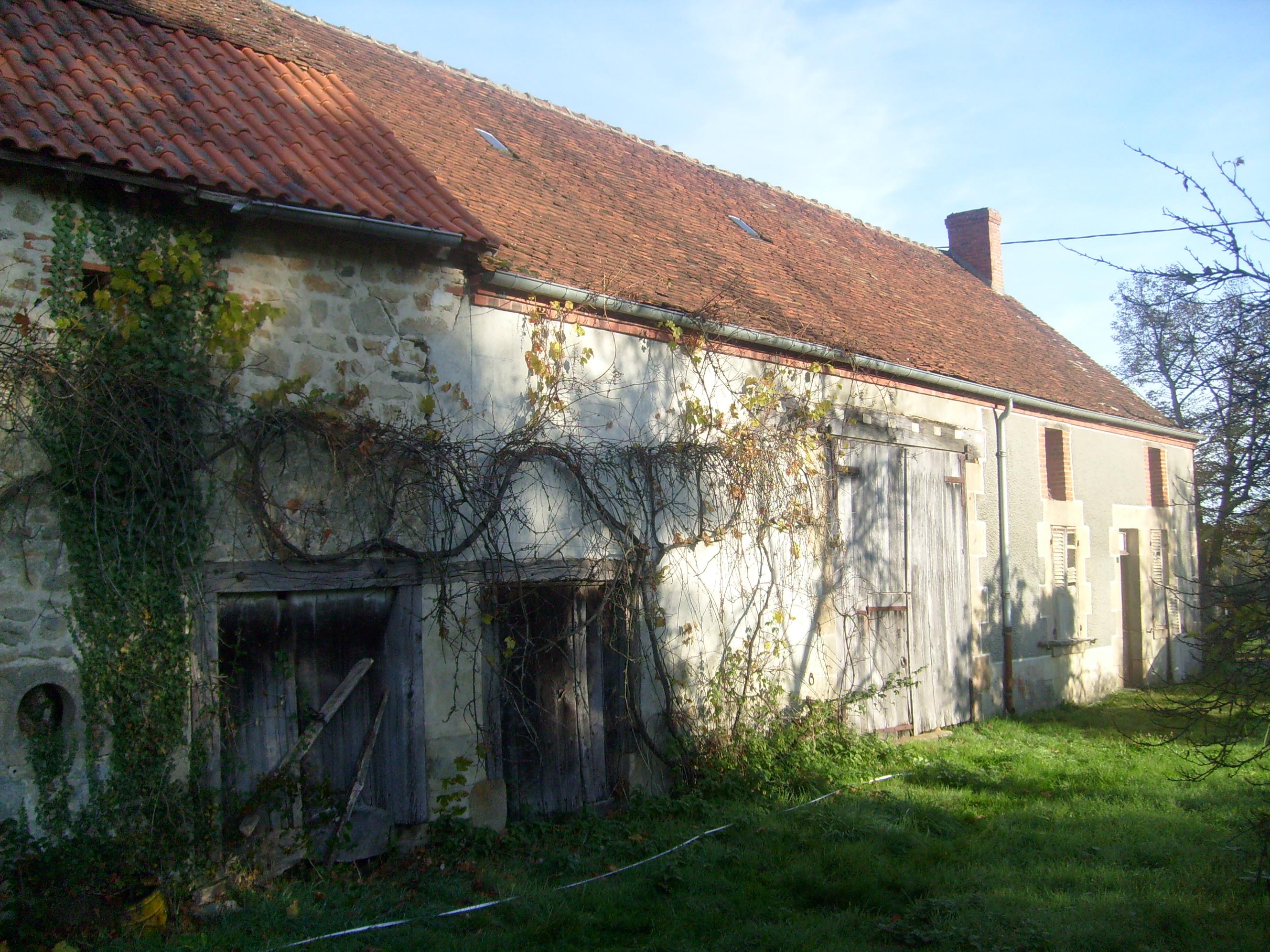 Gîte de 12 personnes en Creuse - façade avant 2010